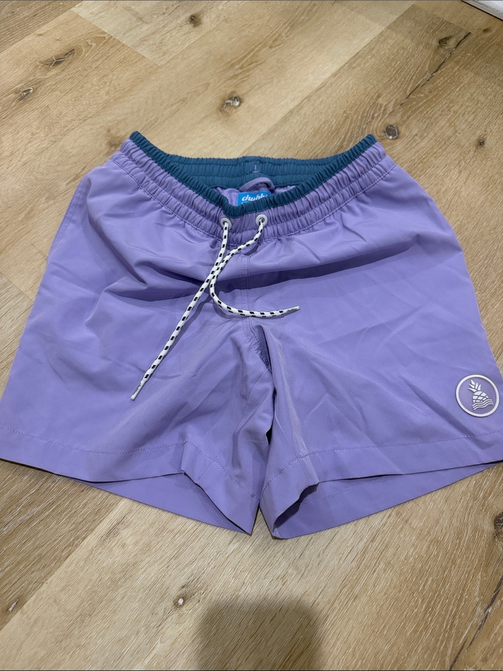 Chubbies Men’s XS 5.5 inseam Lilac swim trunks